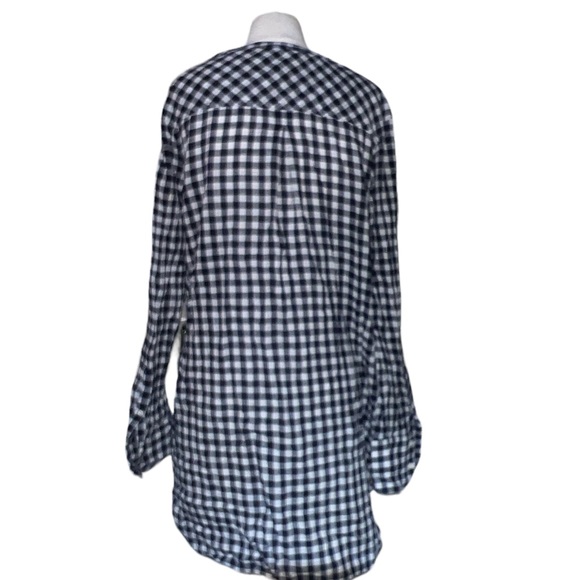 MERONA |  BLUE AND WHITE CHECKERBOARD 1/2 BUTTON DOWN V NECK TOP LARGE - Picture 4 of 8